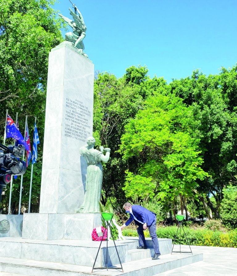Κατάθεση στεφάνων στο Μνημείο της Μάχης Κρήτης στην εκδήλωση τιμής και μνήμης από την Π.Ε. Ηρακλείου